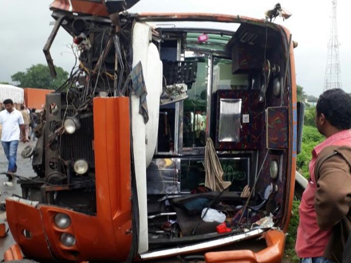 Relocated atop at Kolhapur, 20 injured | कोल्हापुरात टोप येथे आरामबस उलटून २0 जखमी Relocated atop at Kolhapur, 20 injured | कोल्हापुरात टोप येथे आरामबस उलटून २0 जखमी